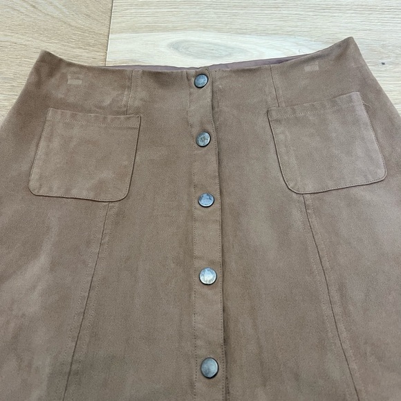 Kendall & Kylie Tan Button-Front Suede Skirt - Size S - Picture 5 of 6